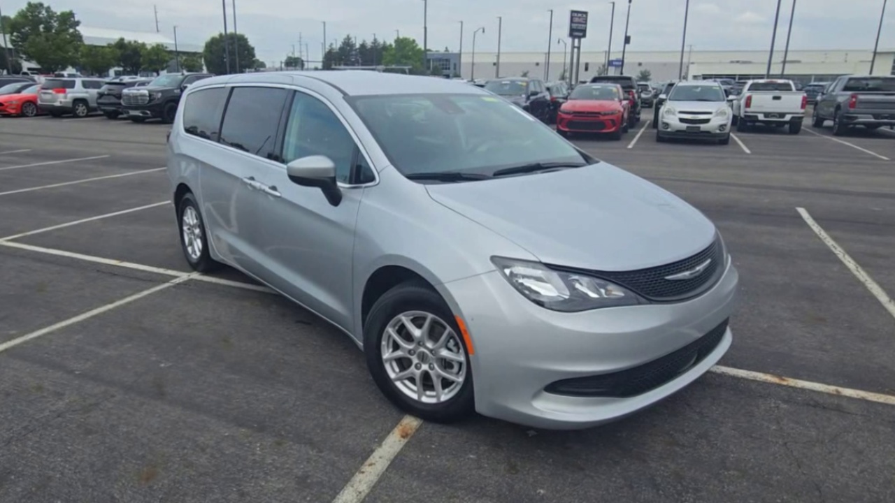 2023 Chrysler Voyager LX photo 27