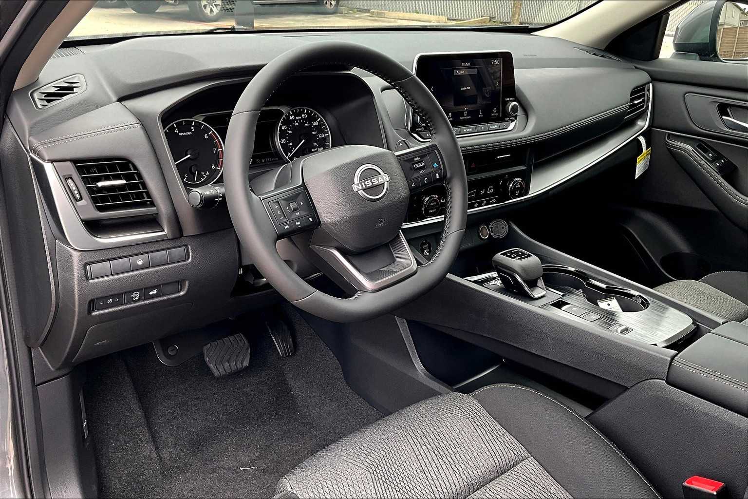 2025 Nissan Rogue SV photo 10