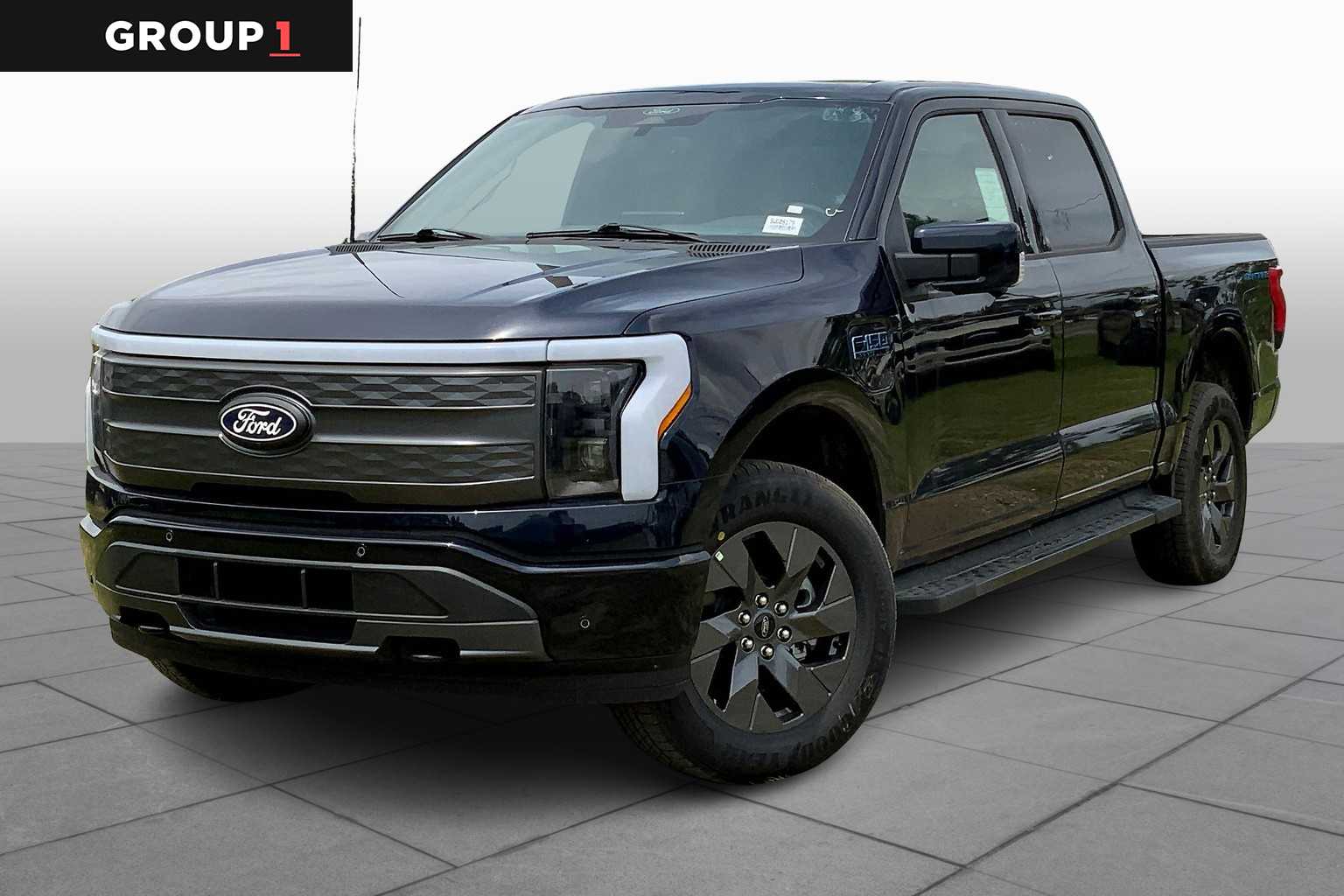 2025 Ford F-150 Lightning Lariat photo 2