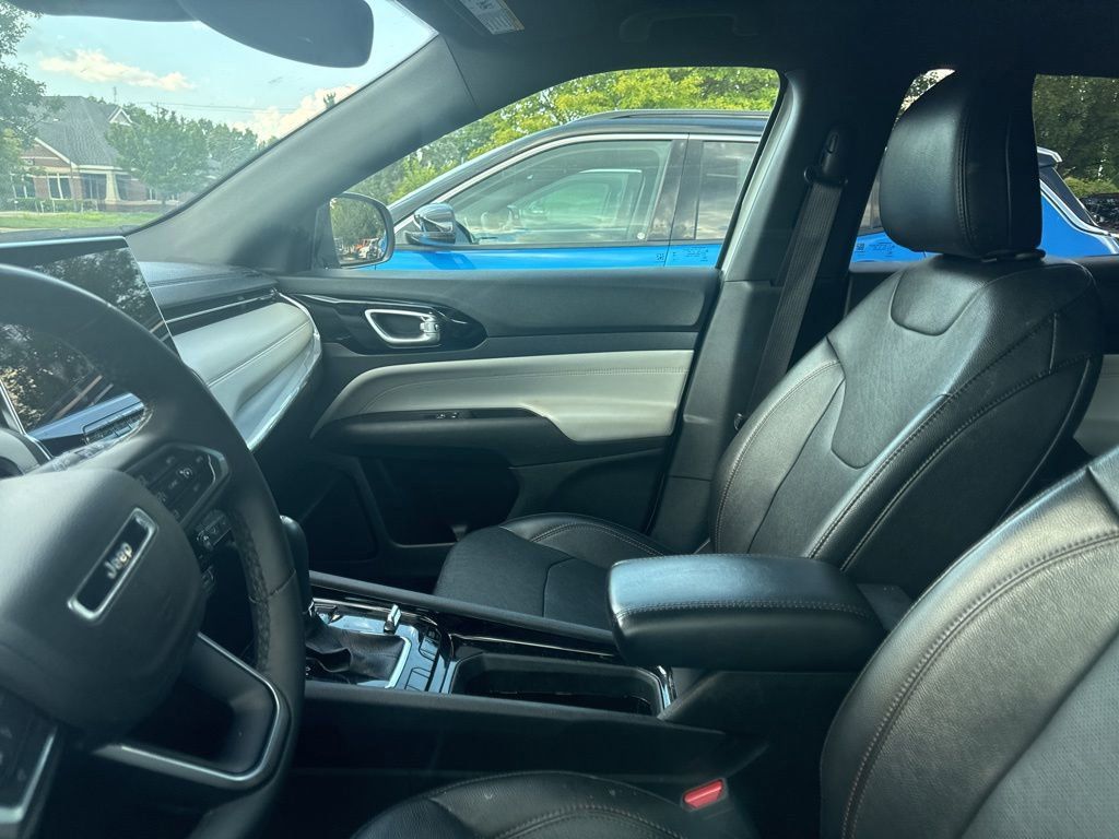 2023 Jeep Compass Limited photo 11