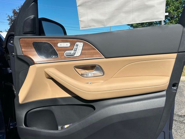 2026 Mercedes Benz GLS 450 4MATIC photo 24