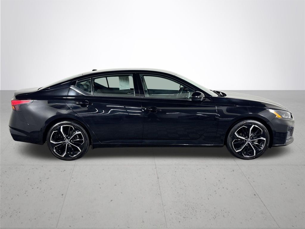 2023 Nissan Altima 2.5 SR photo 5