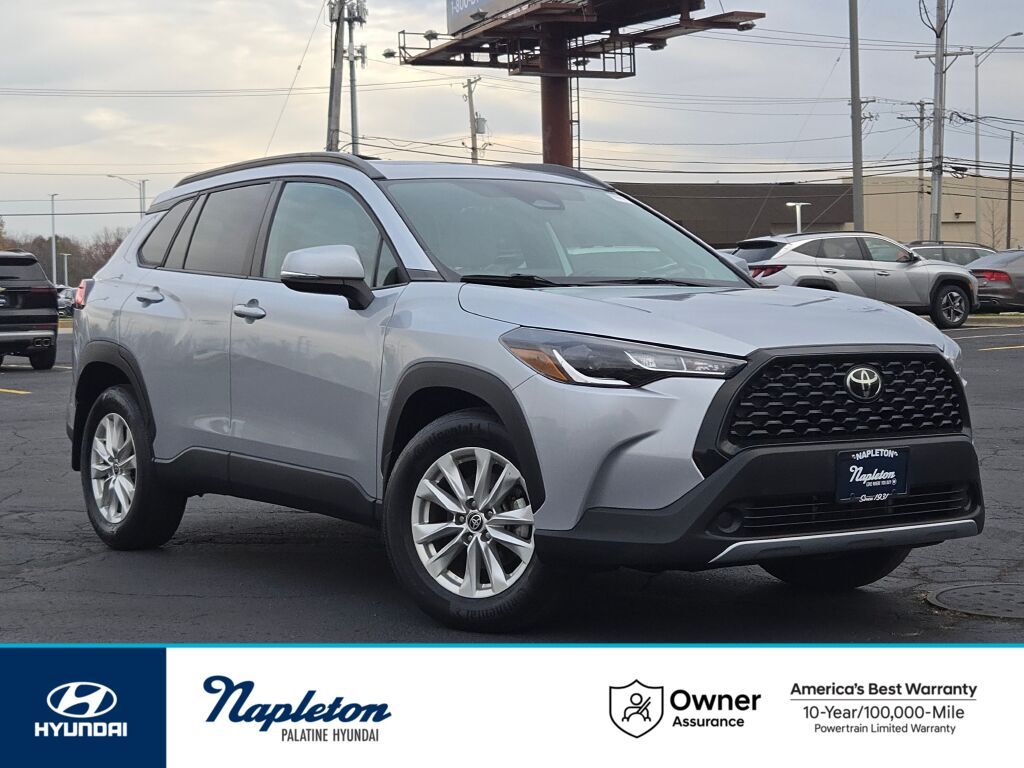 2023 Toyota Corolla Cross LE's photo