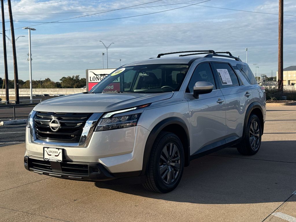 2022 Nissan Pathfinder SV photo 4