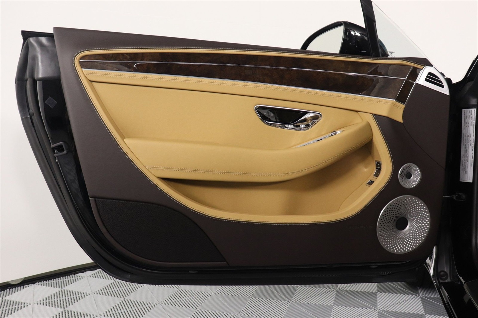 Used 2024 Black Crystal Bentley V8 image 17