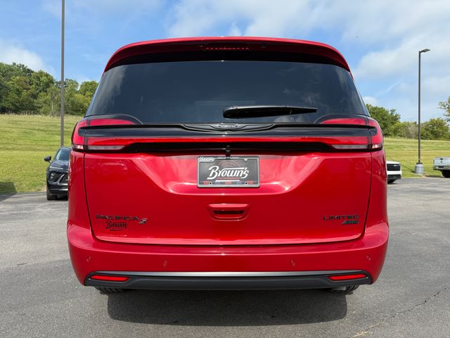 2026 Chrysler Pacifica Limited photo 13