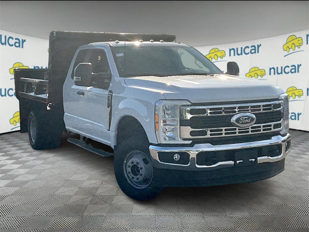 2025 Ford F-350 Super Duty Chassis Cab XL's photo