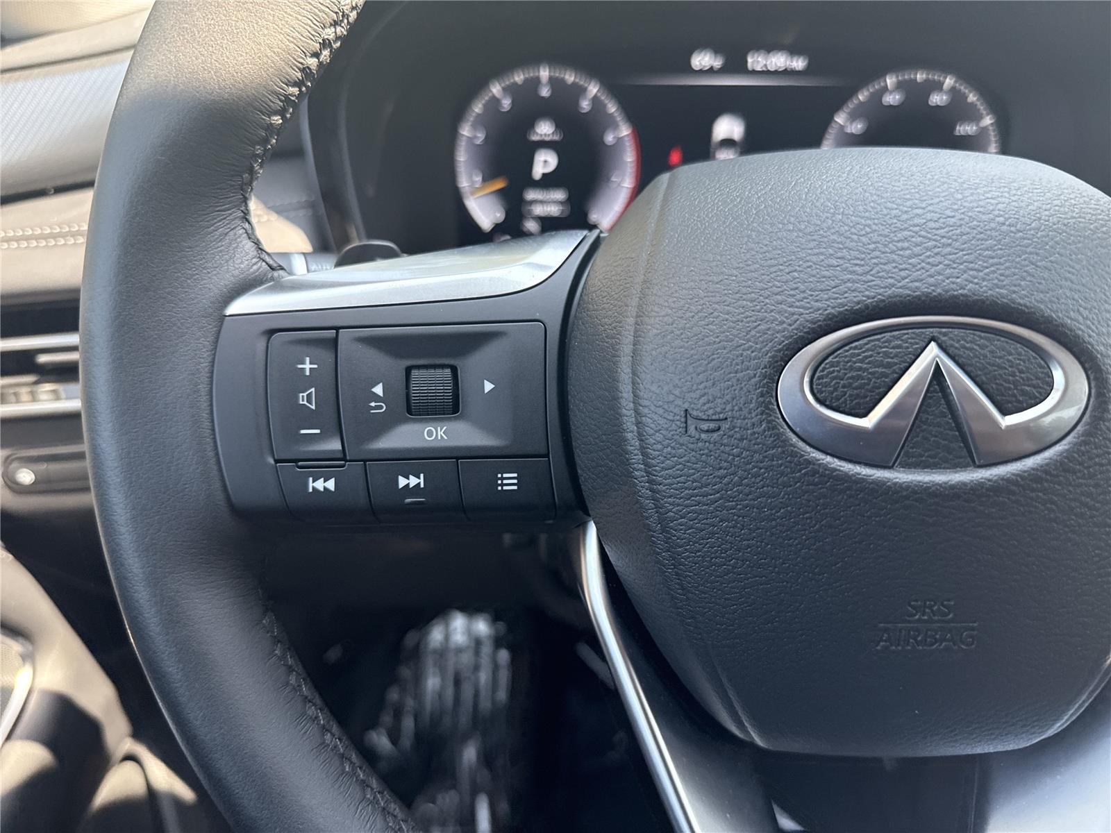 2025 Toyota RAV4 LE photo 12