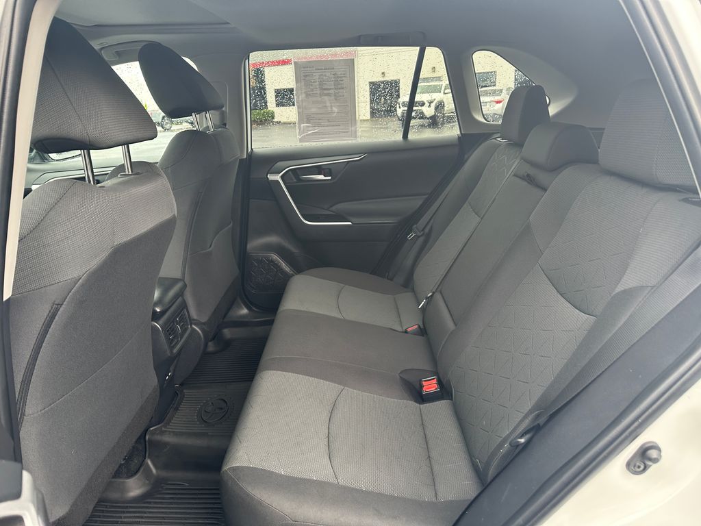 2024 Toyota RAV4 XLE photo 14