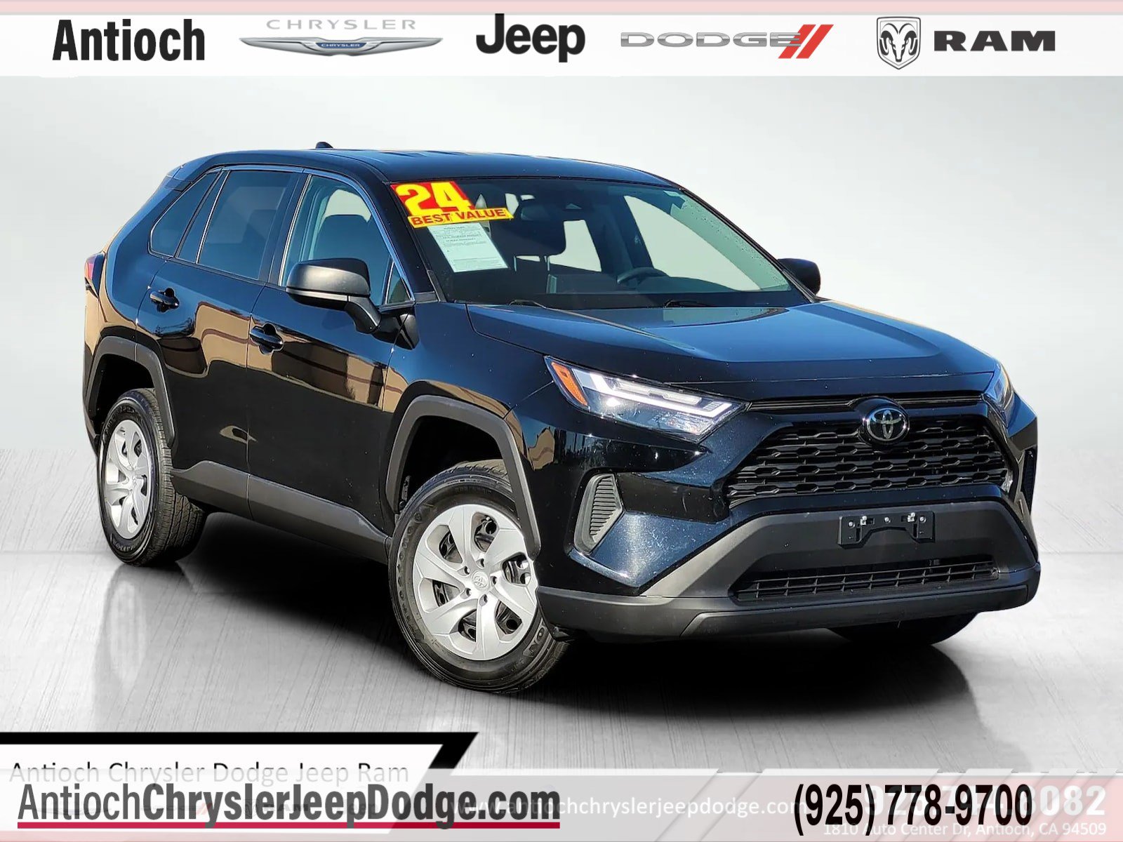 2024 Toyota RAV4 LE's photo