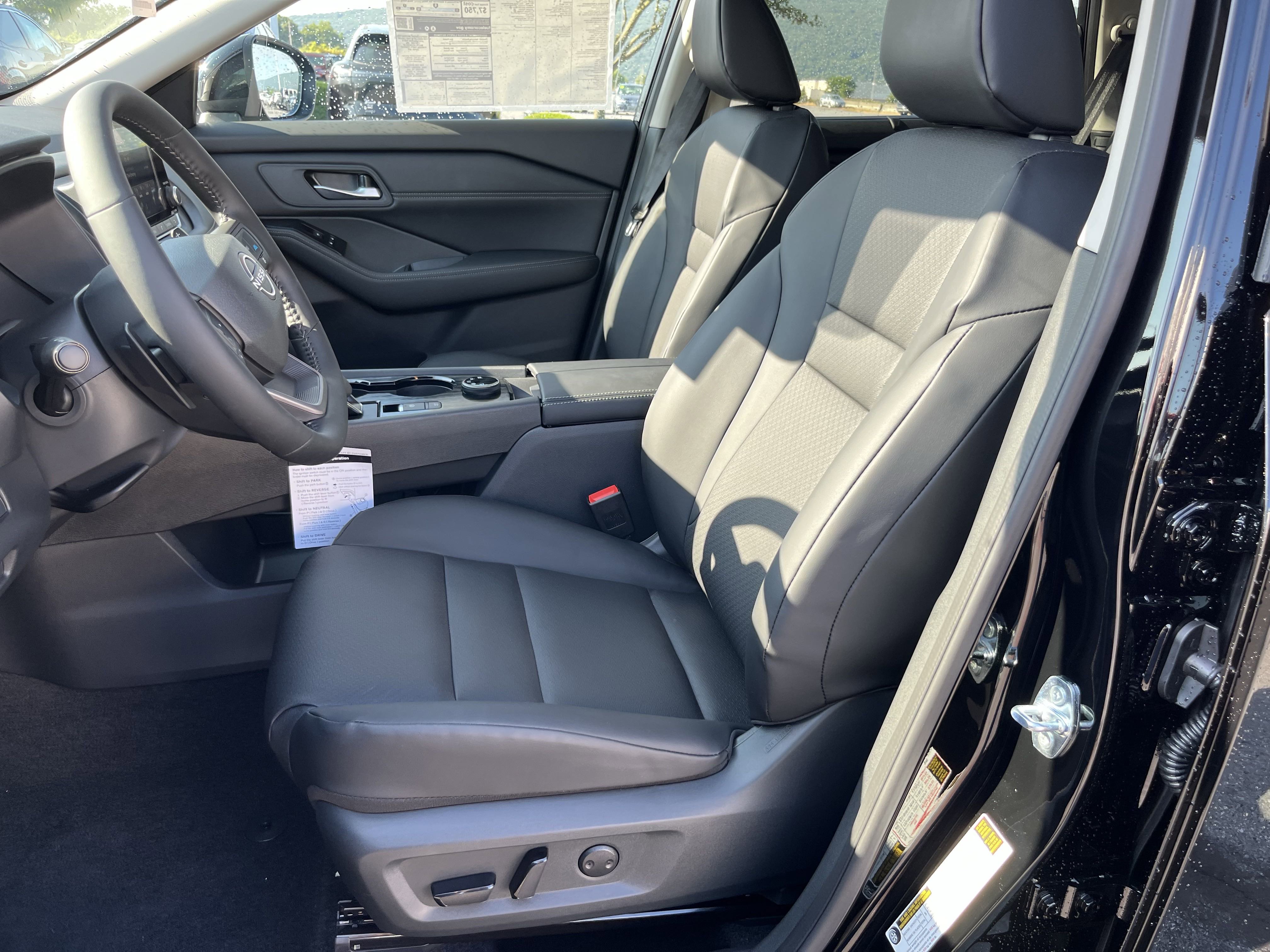 2026 Nissan Rogue SV photo 3