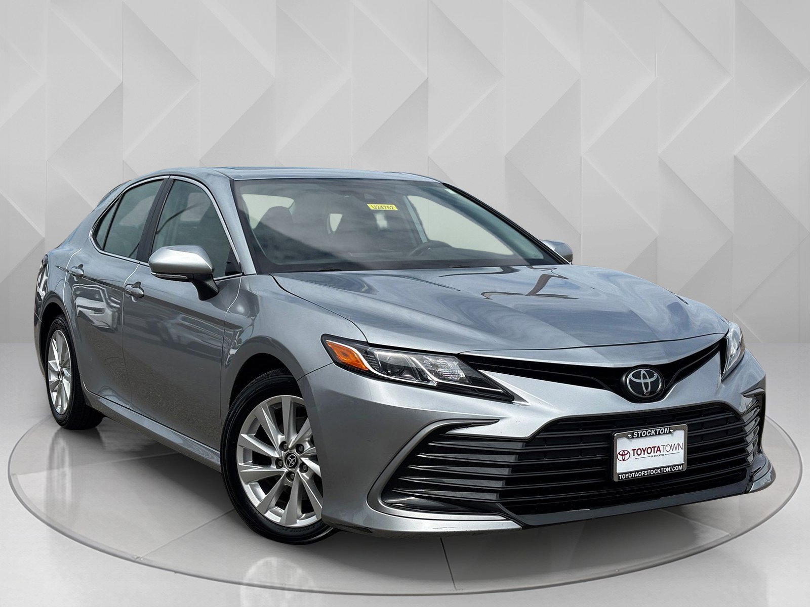 2023 Toyota Camry LE photo 4