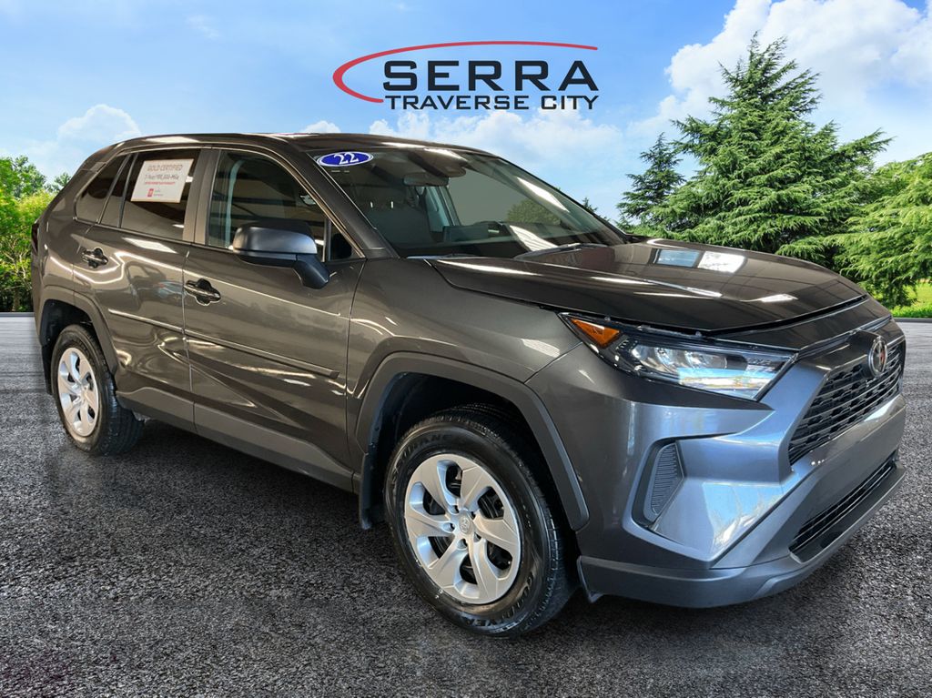 2022 Toyota RAV4 LE photo 3