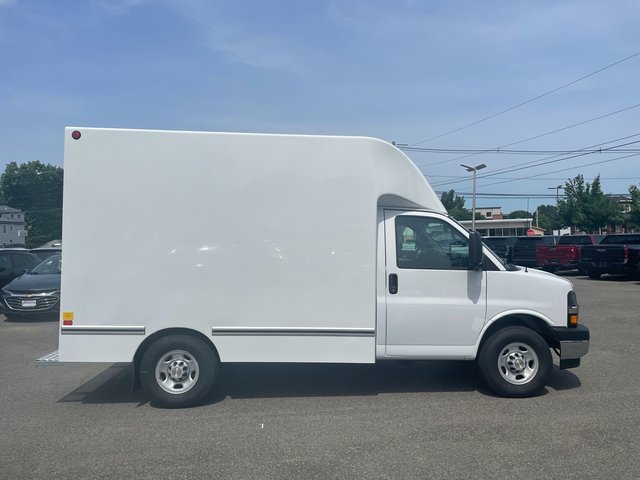 2025 Chevrolet Express Cutaway 3500 photo 4