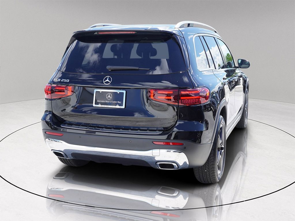 2026 Mercedes Benz GLB 250 photo 4