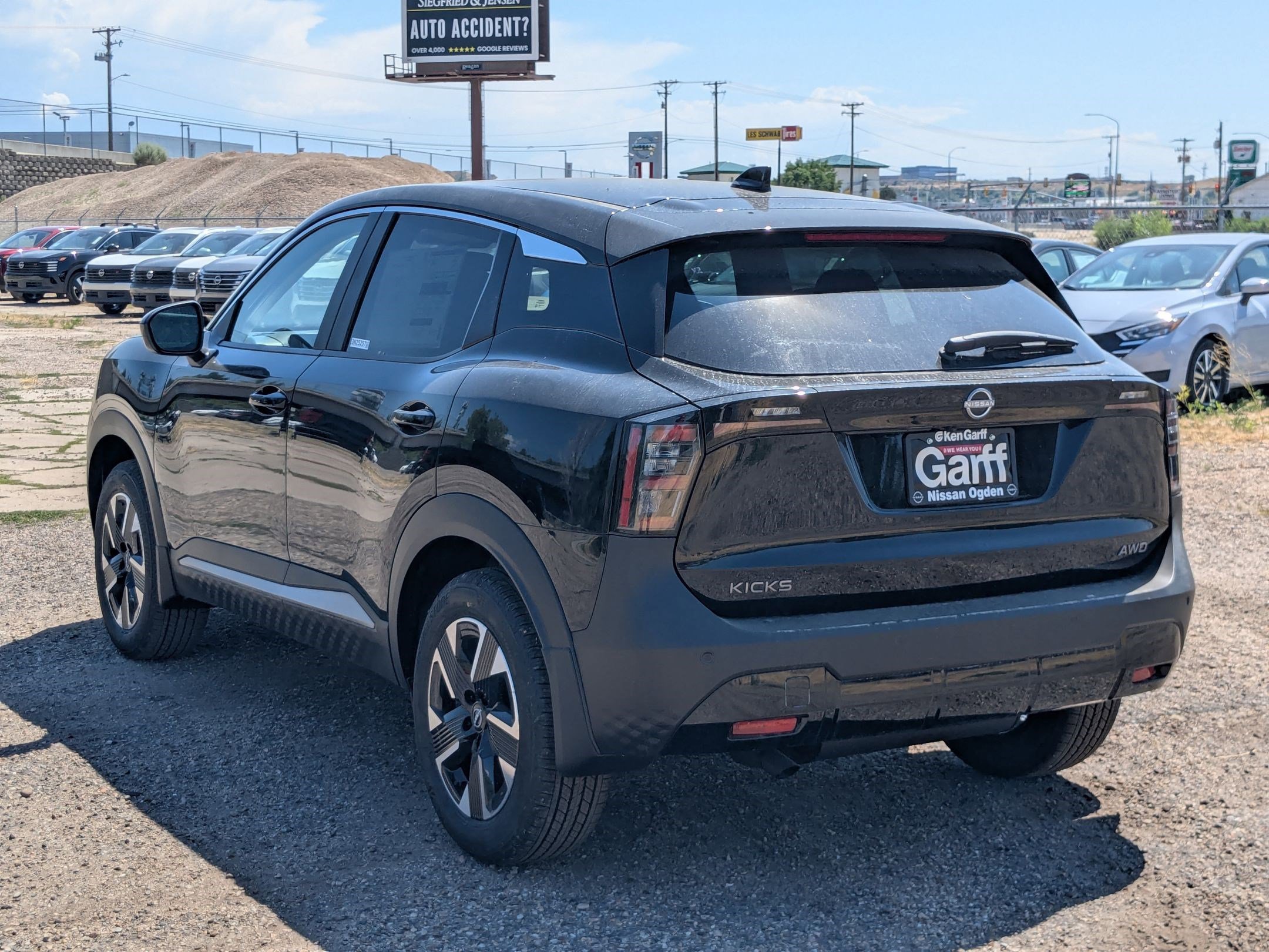 2025 Nissan Kicks SV photo 3