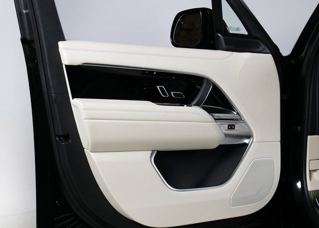 2025 Land Rover Range Rover SE photo 20