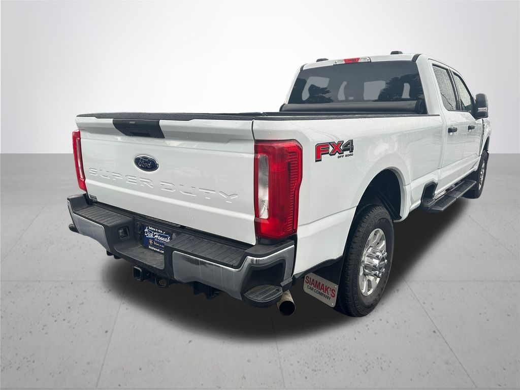 2023 Ford F-350 XLT photo 7
