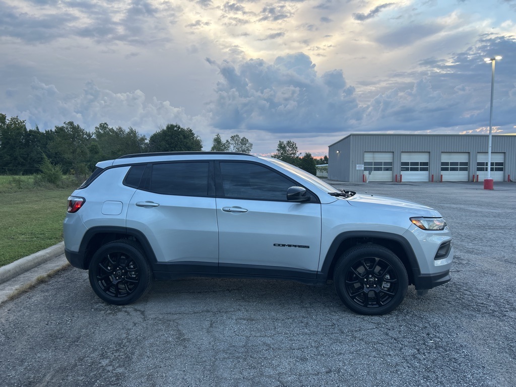 2025 Jeep Compass Latitude photo 2