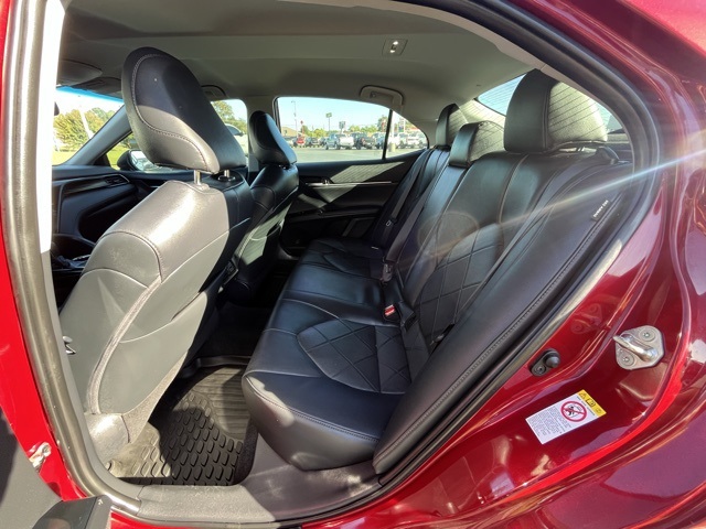 2019 Toyota Camry XLE photo 2