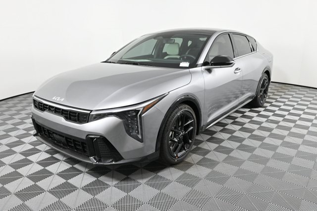 2025 Kia K4 GT-Line Turbo photo 2