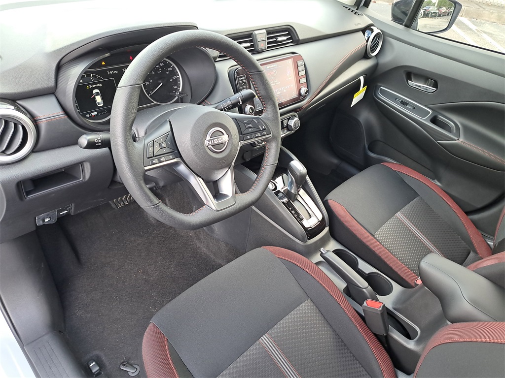 2025 Nissan Versa 1.6 SR photo 18