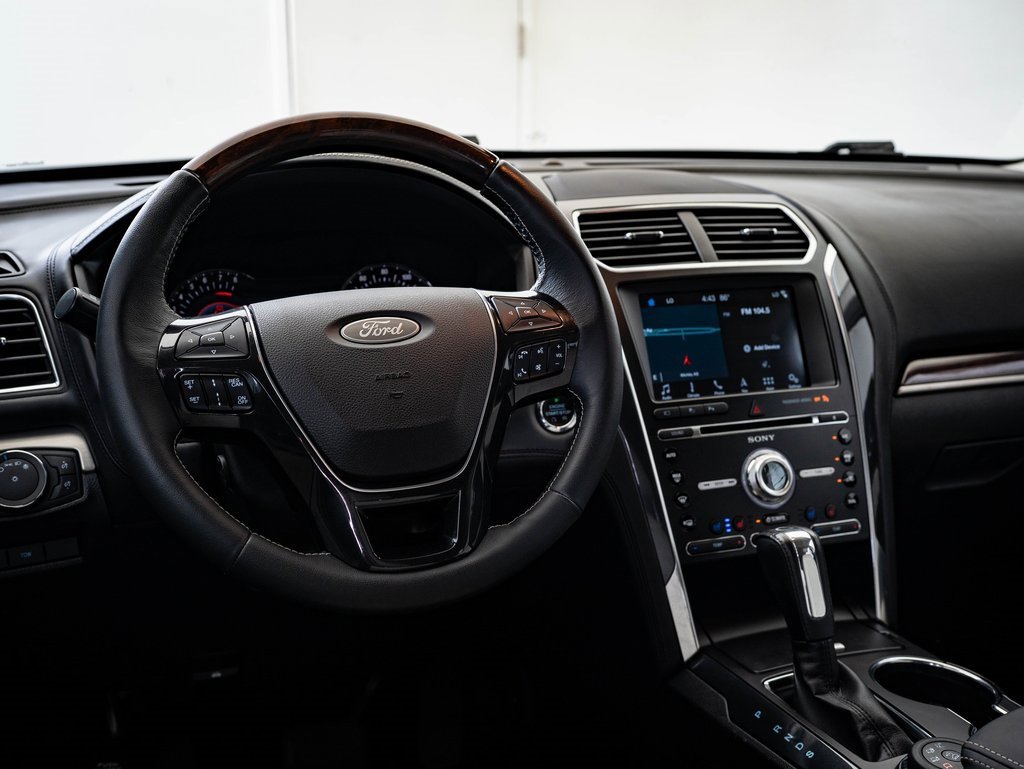 2017 Ford Explorer Platinum photo 4