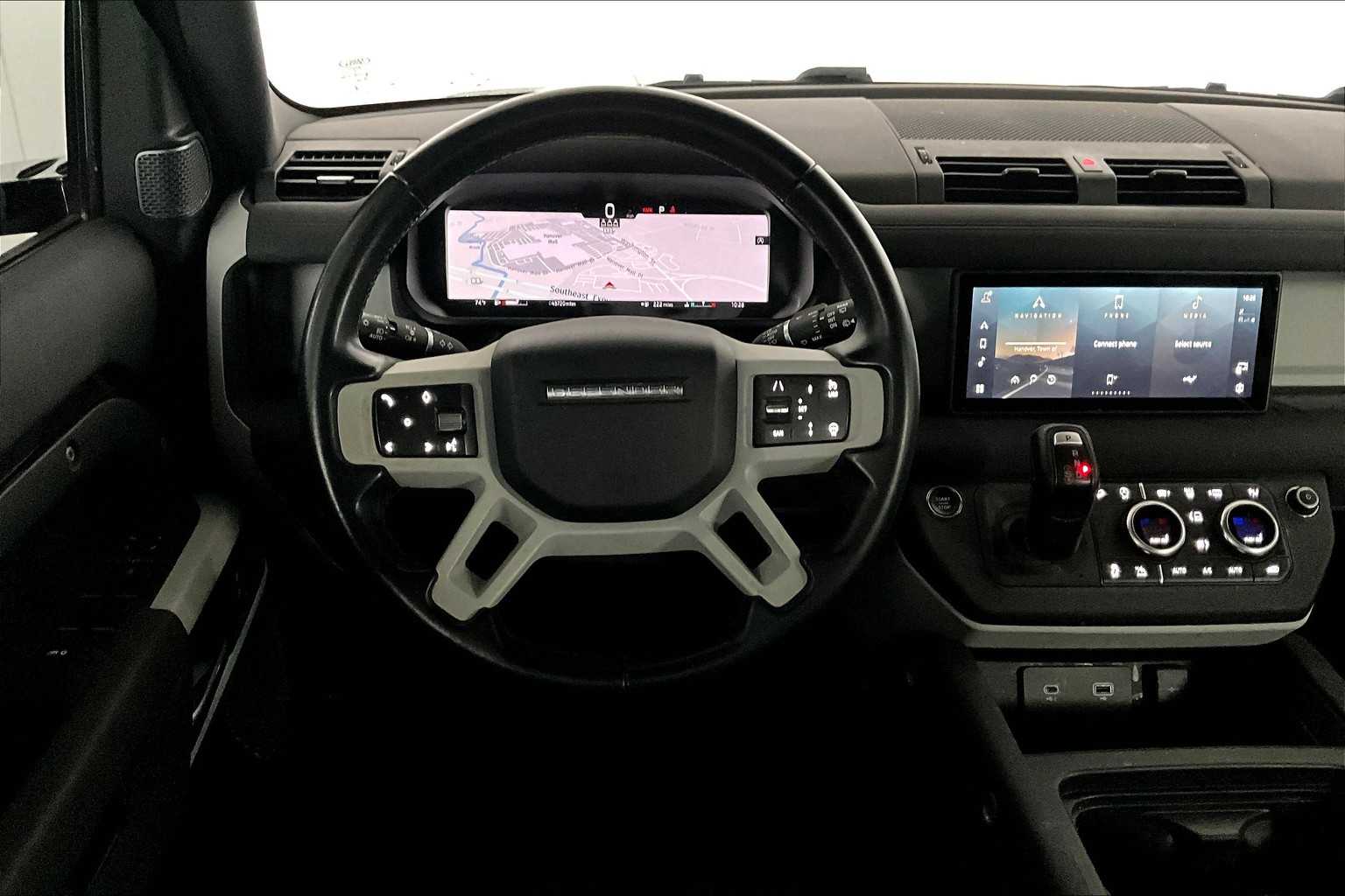 2023 Land Rover Defender SE photo 5
