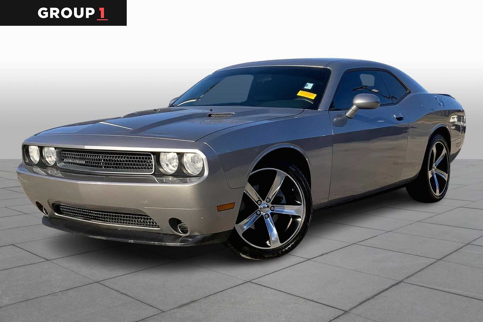 2014 Dodge Challenger SXT's photo