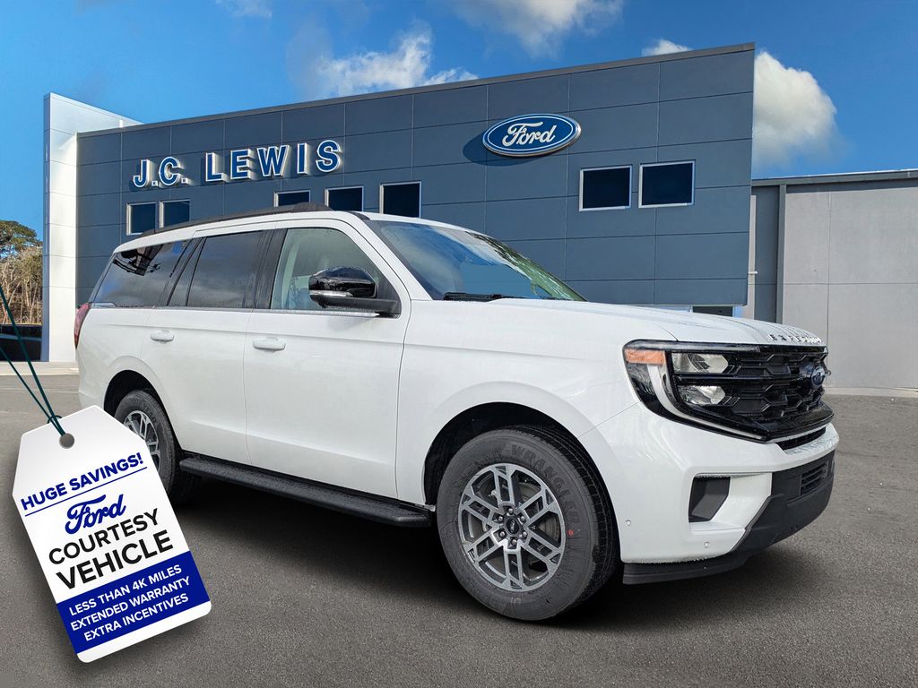2025 Ford Expedition Active's photo
