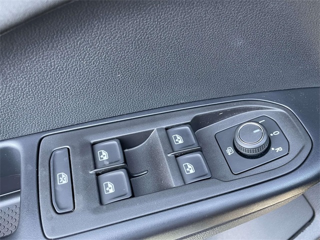 2025 Volkswagen Taos SE photo 21
