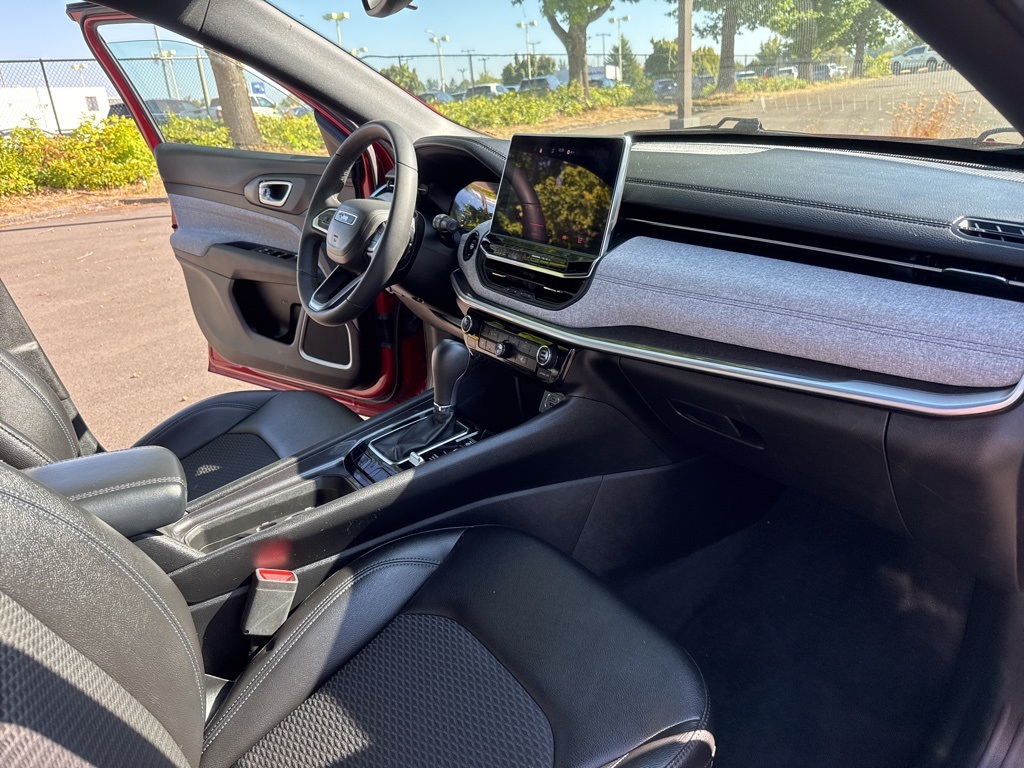 2024 Jeep Compass Latitude photo 33