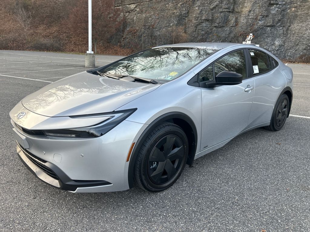 2026 Toyota Prius LE's photo