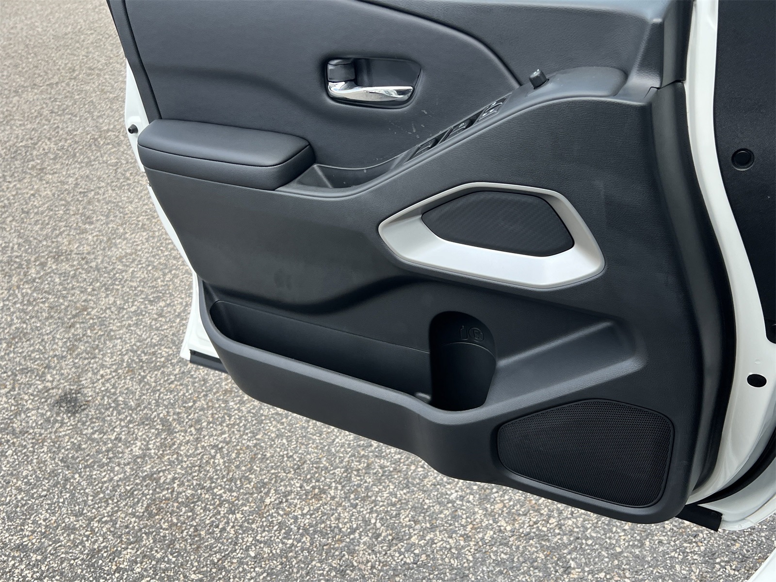 2025 Nissan Frontier SV photo 18
