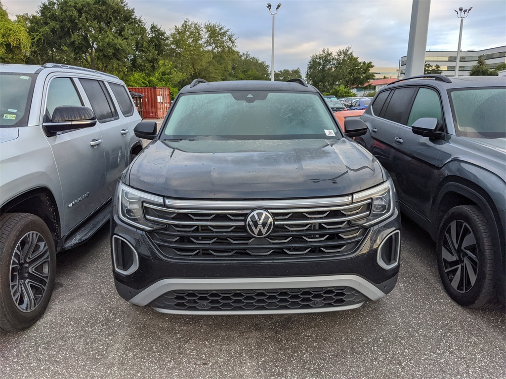 2025 Volkswagen Atlas Peak Edition SE photo 3