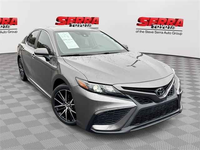 2022 Toyota Camry SE's photo