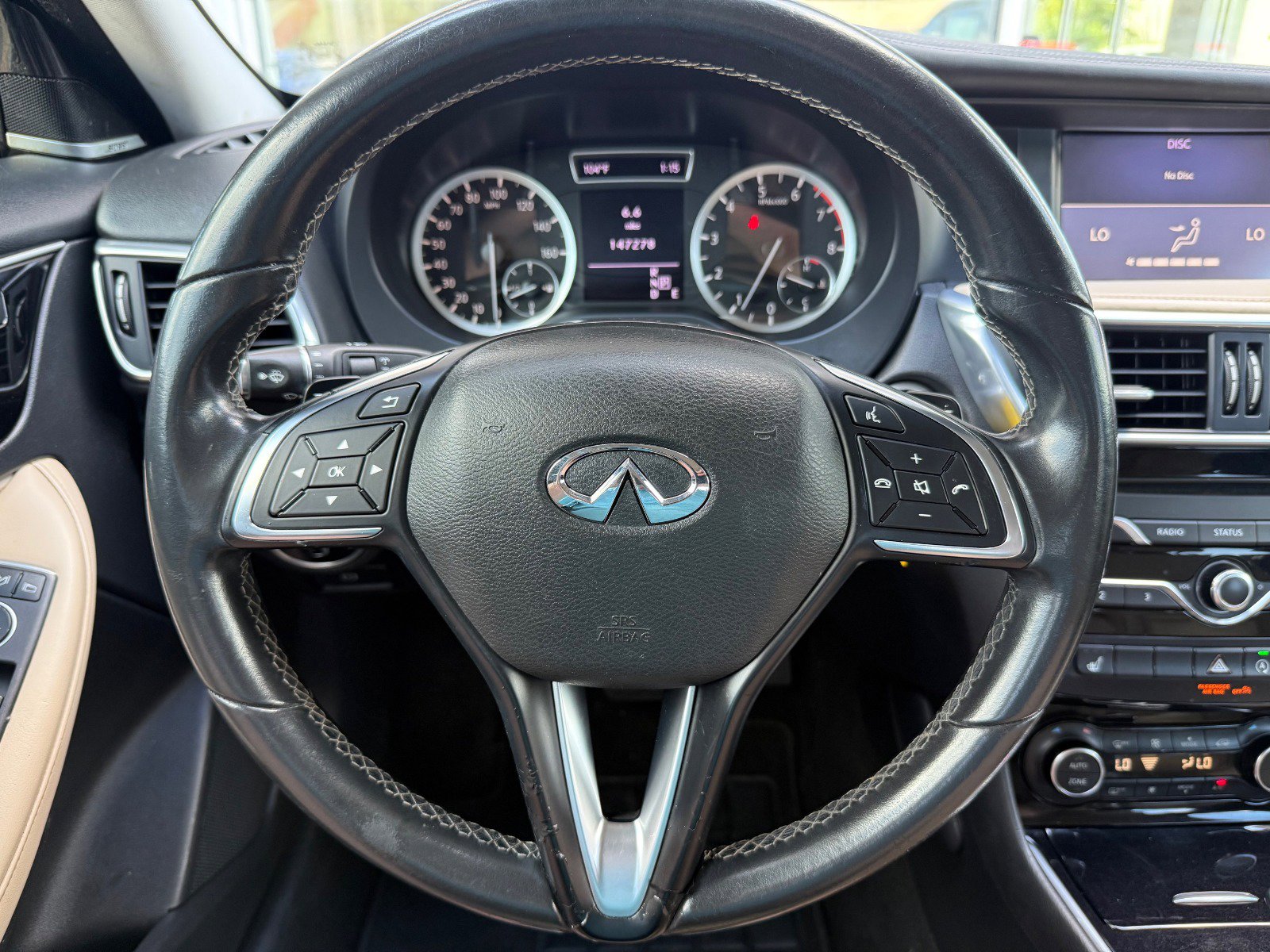2017 Infiniti QX30 Premium photo 13