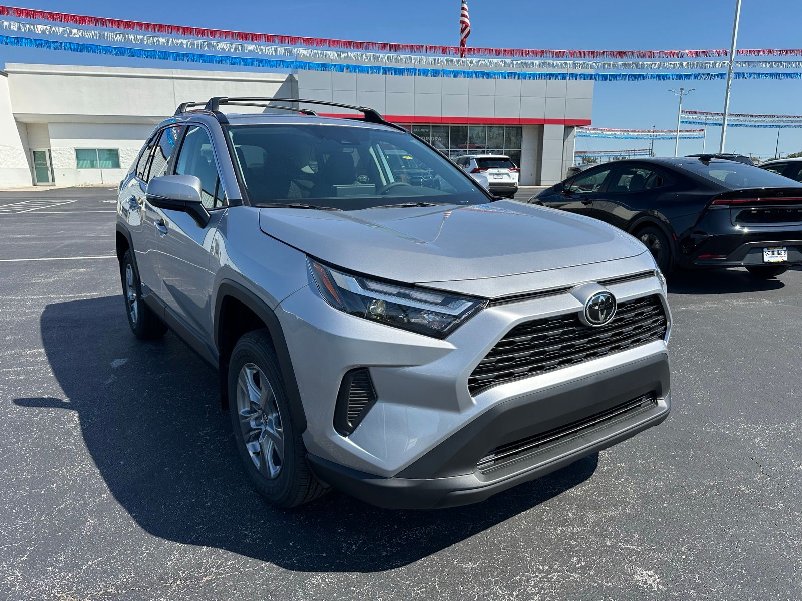 2025 Toyota RAV4 Hybrid XLE photo 7