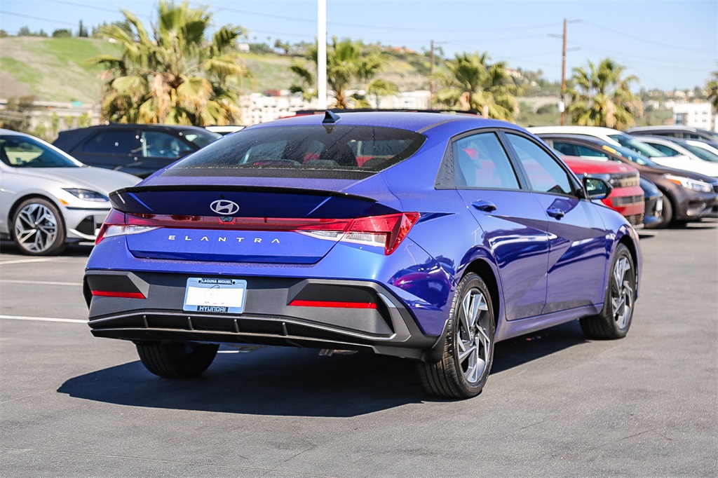 2025 Hyundai Elantra SEL Sport photo 6