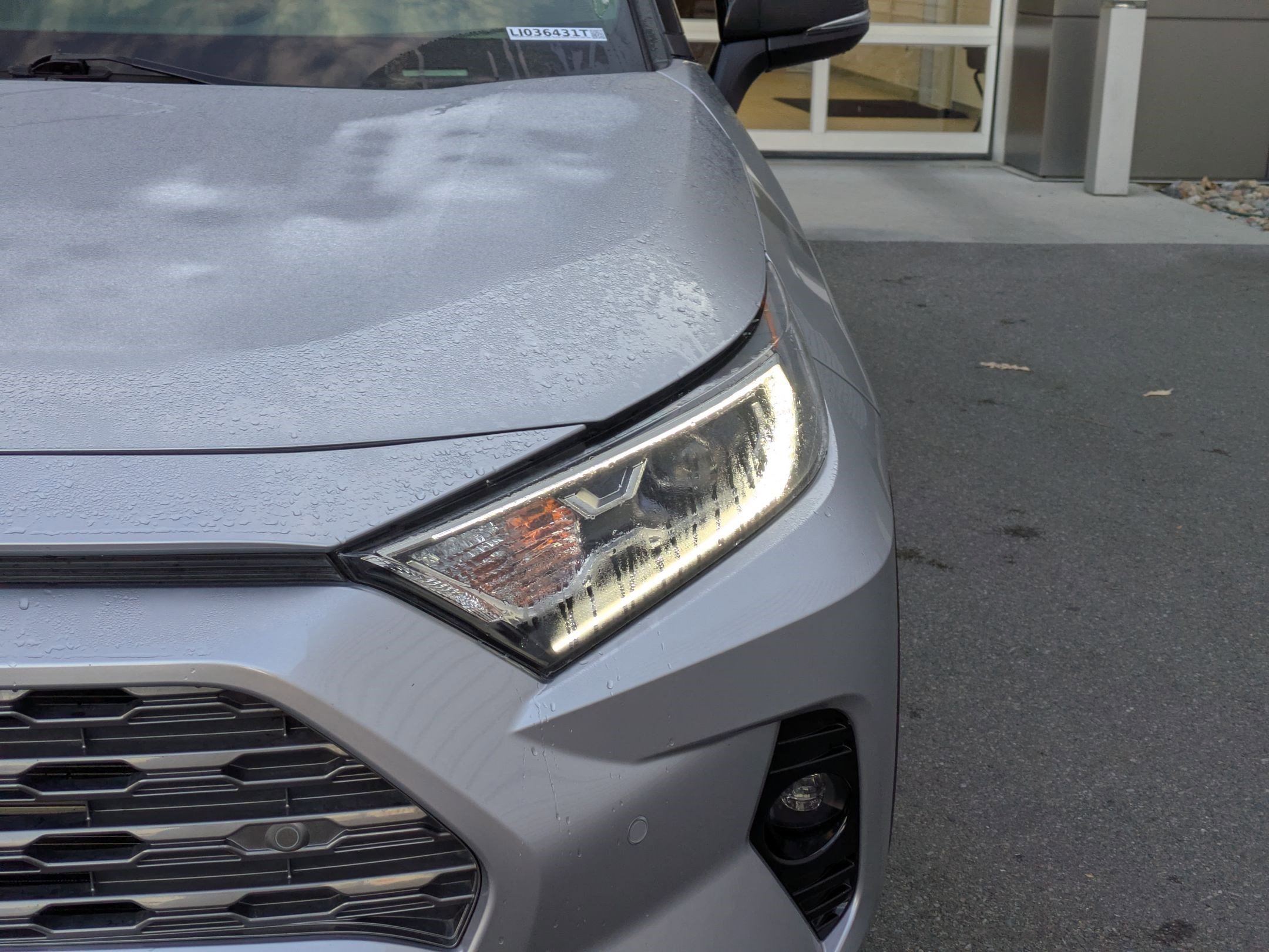 2020 Toyota RAV4 XSE photo 3