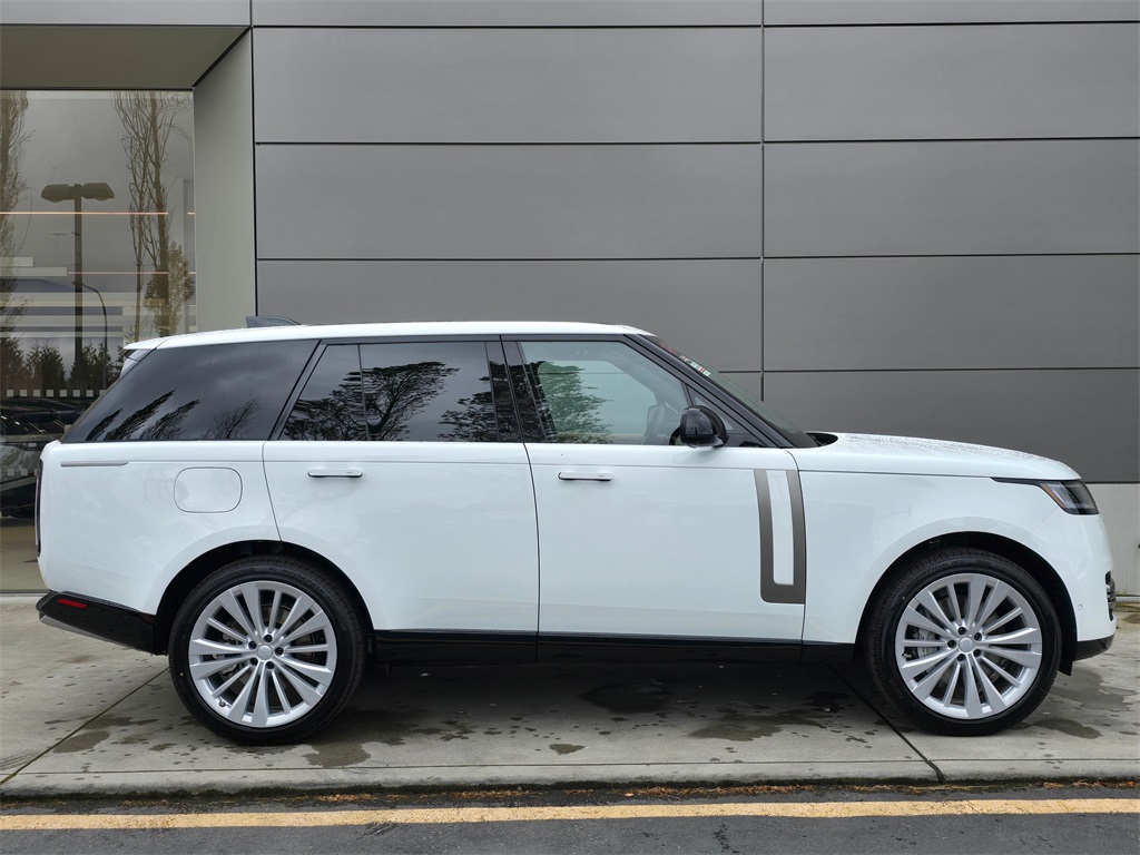 2025 Land Rover Range Rover SE photo 4