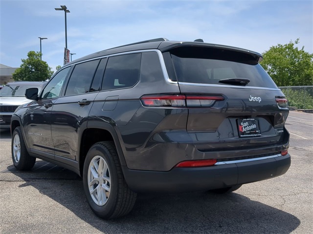 2025 Jeep Grand Cherokee Laredo photo 3