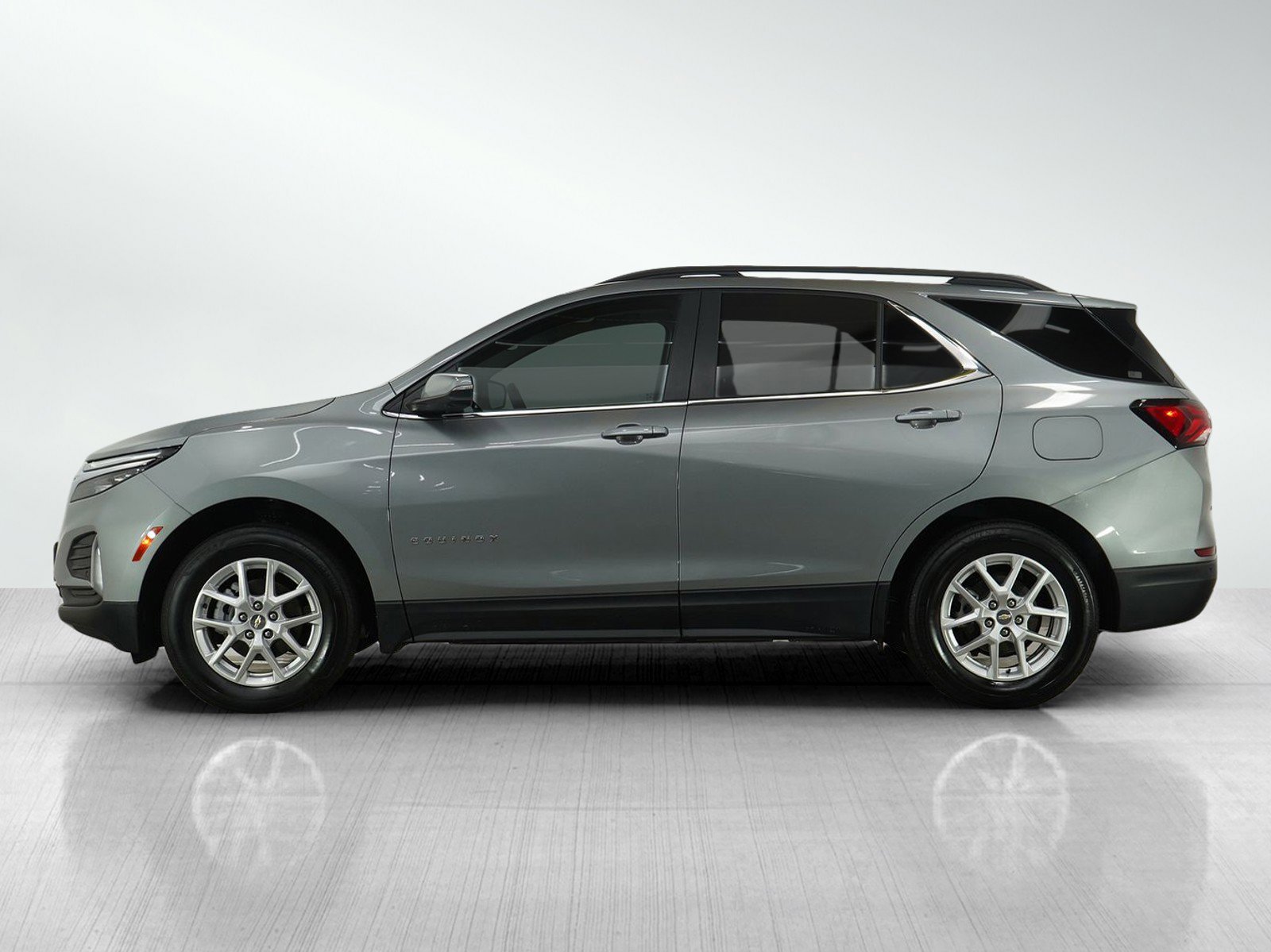 Used 2024 Chevrolet Equinox LT with VIN 3GNAXUEG1RL245538 for sale in Bloomington, Minnesota