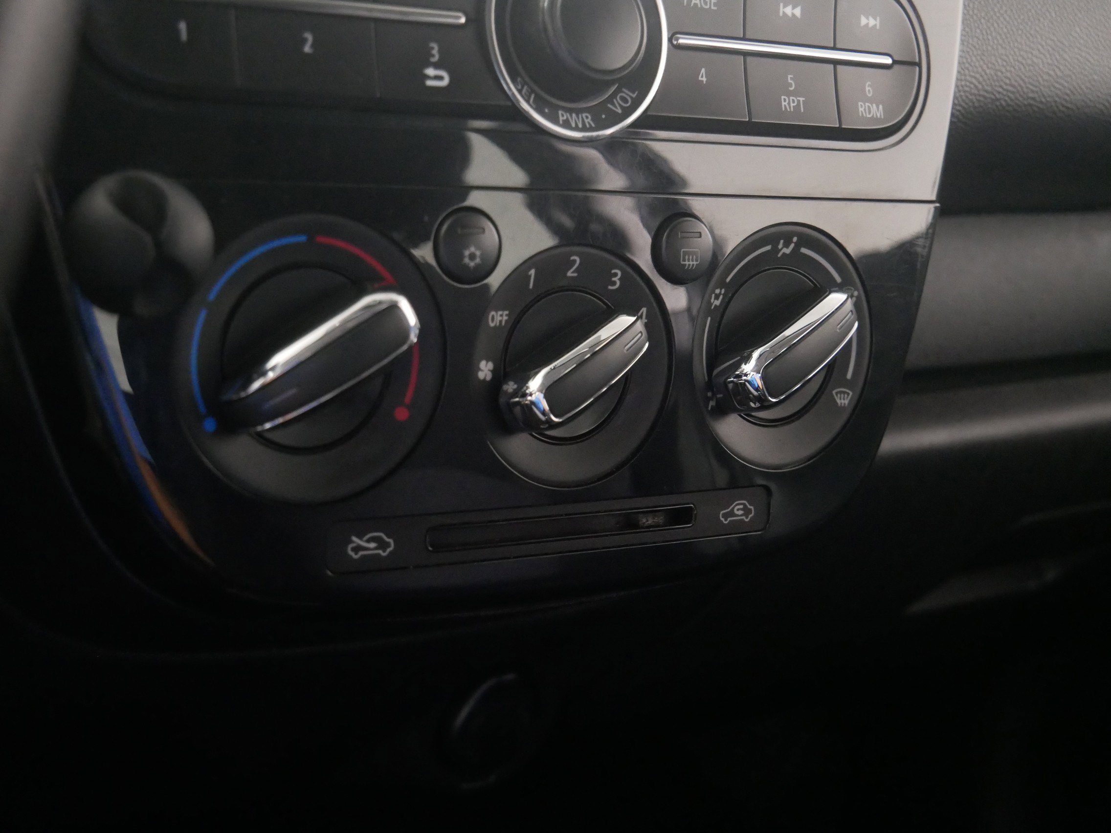 2017 Mitsubishi Mirage ES photo 23