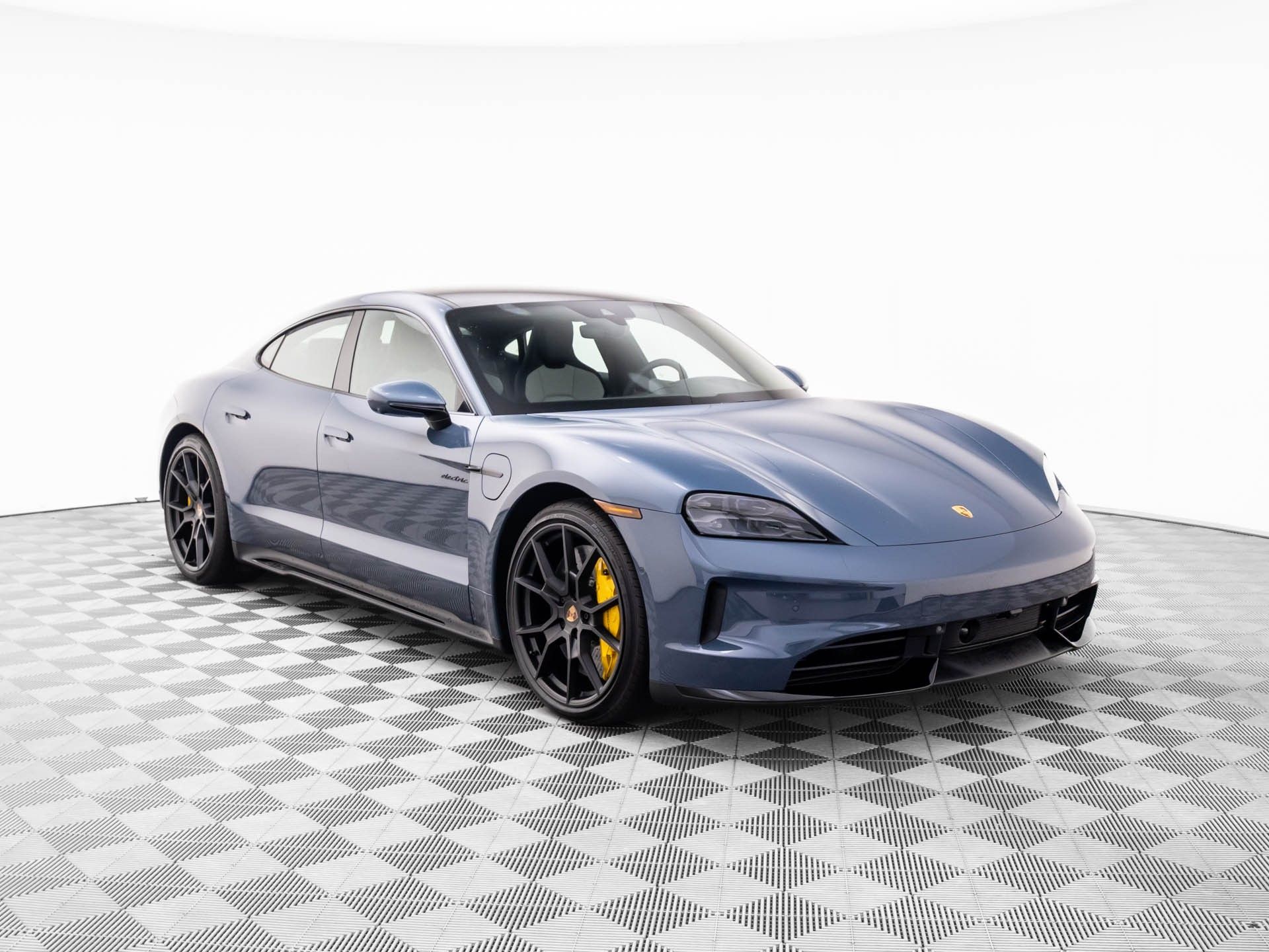 2025 Porsche Taycan GTS photo 6