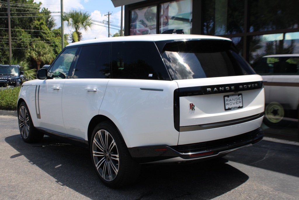 2024 Land Rover Range Rover SE photo 5