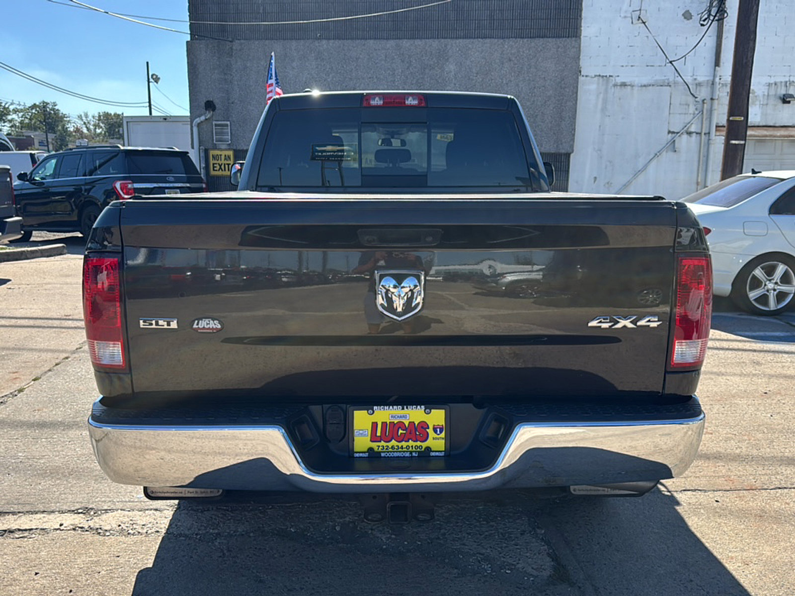 2017 Ram 1500 SLT photo 2