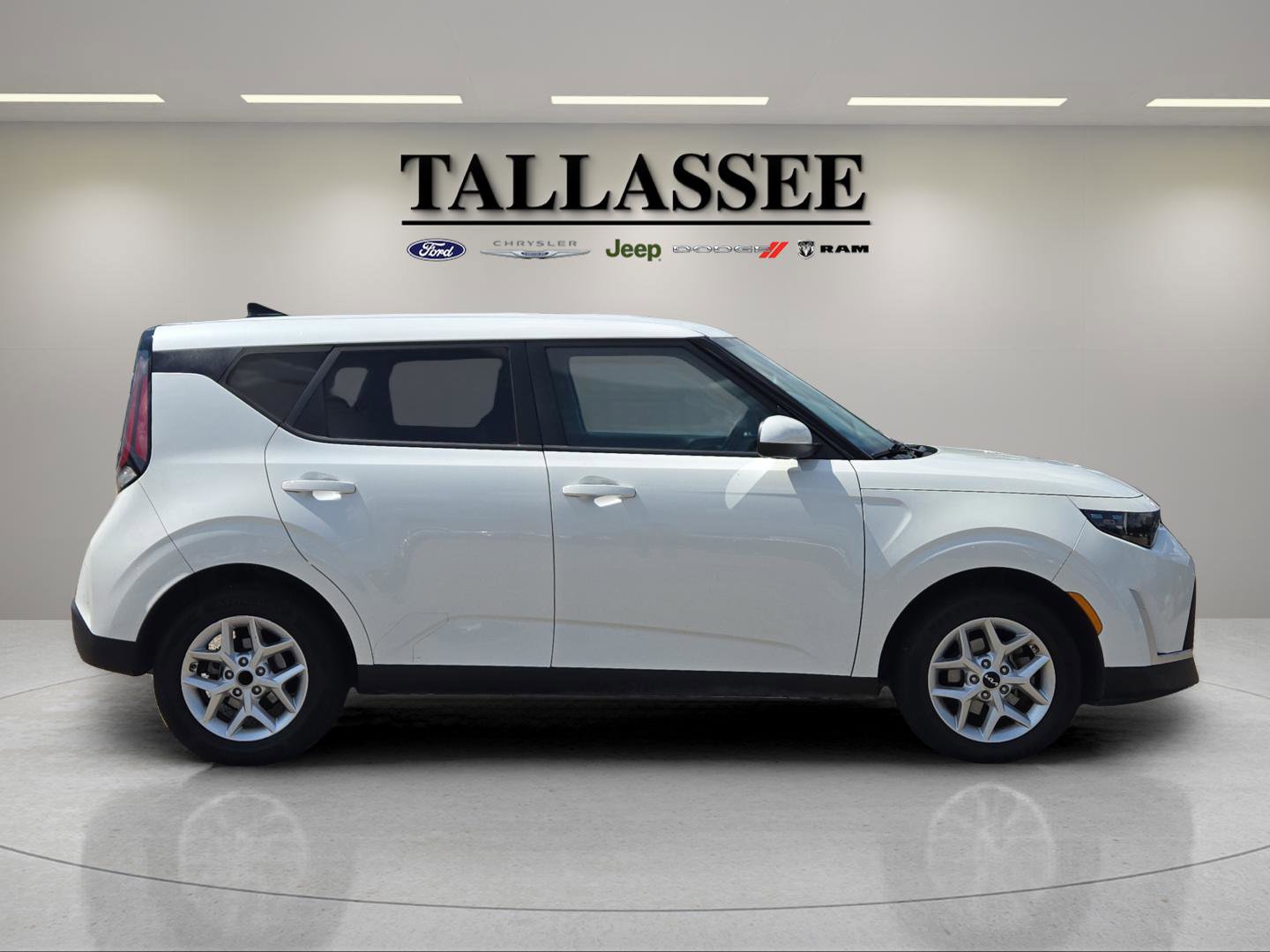 2024 Kia Soul LX photo 3