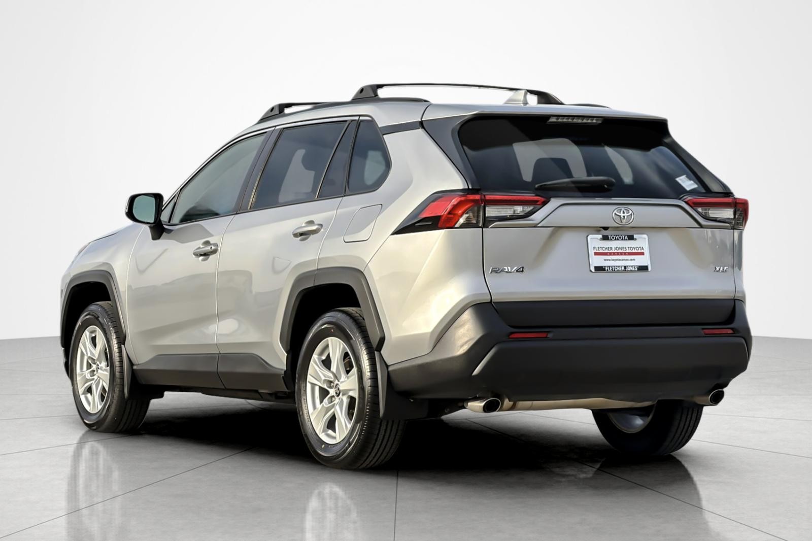 2021 Toyota RAV4 XLE photo 3