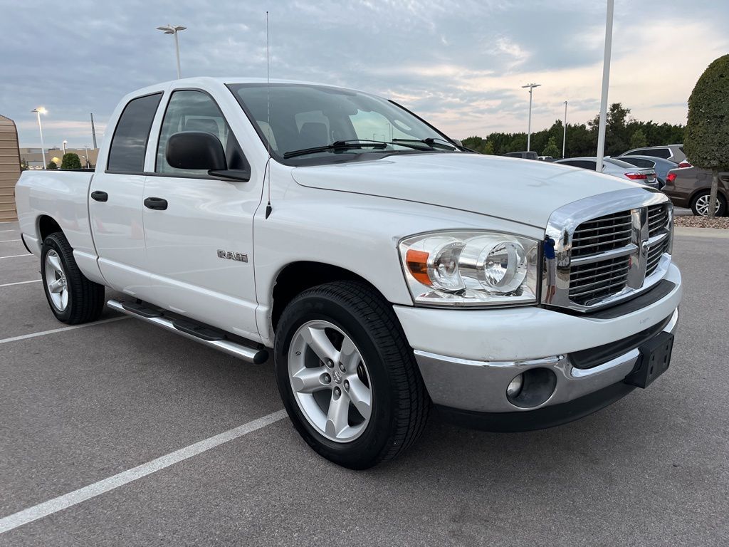 2008 Dodge Ram SLT photo 3